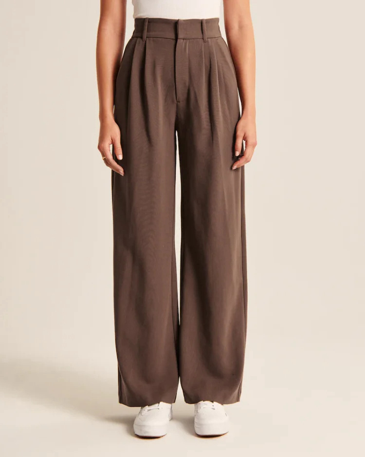 Wide-Legged Pants Suit
